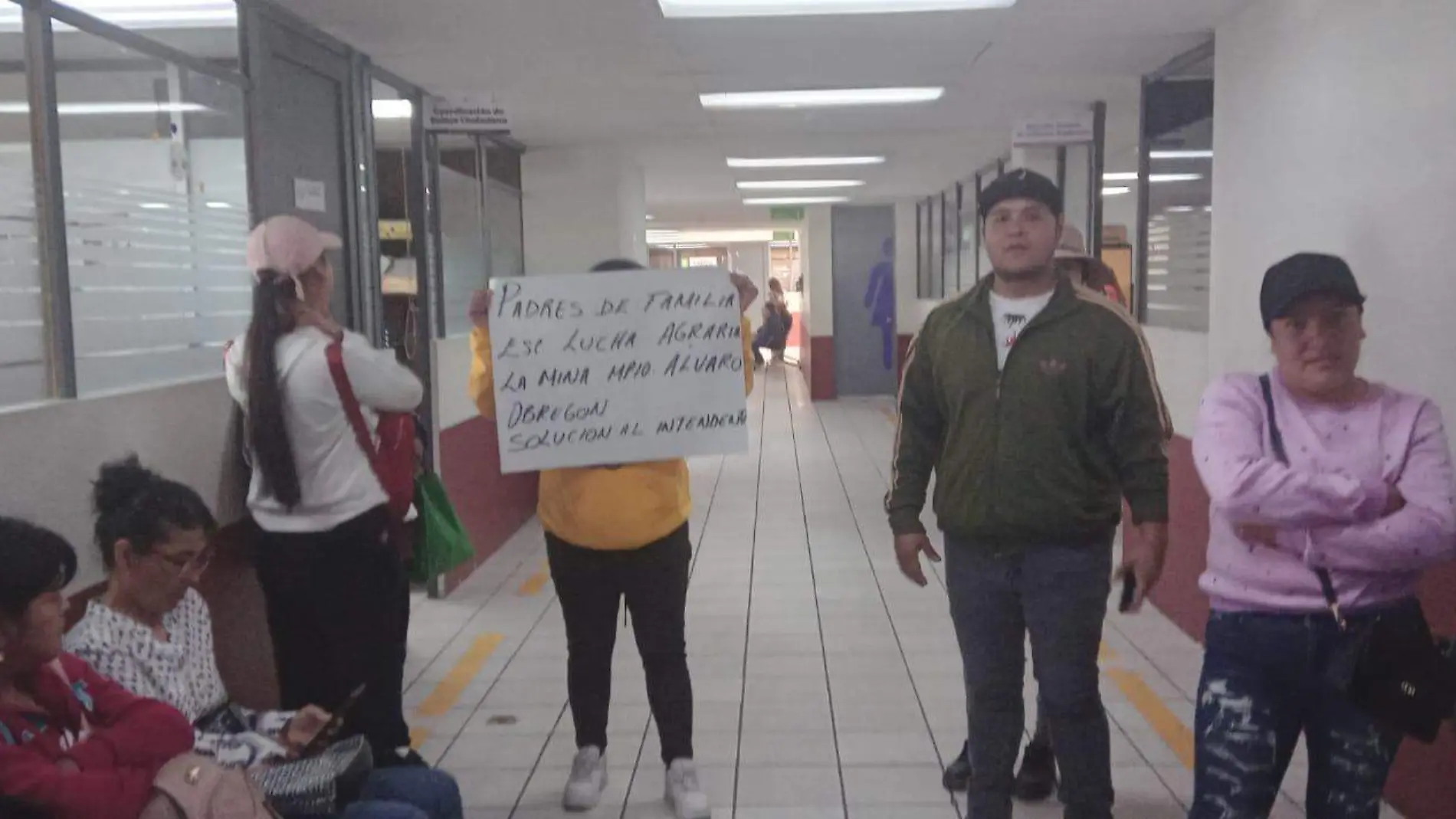 Manifestación padres de familia